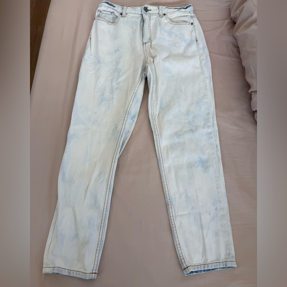 BDG Light Acid Wash Mom Jeans Size 28 in Light Wash